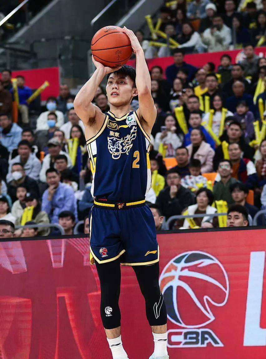 徐杰17分广东逆转青岛王哲林20+10上海胜广州的简单介绍