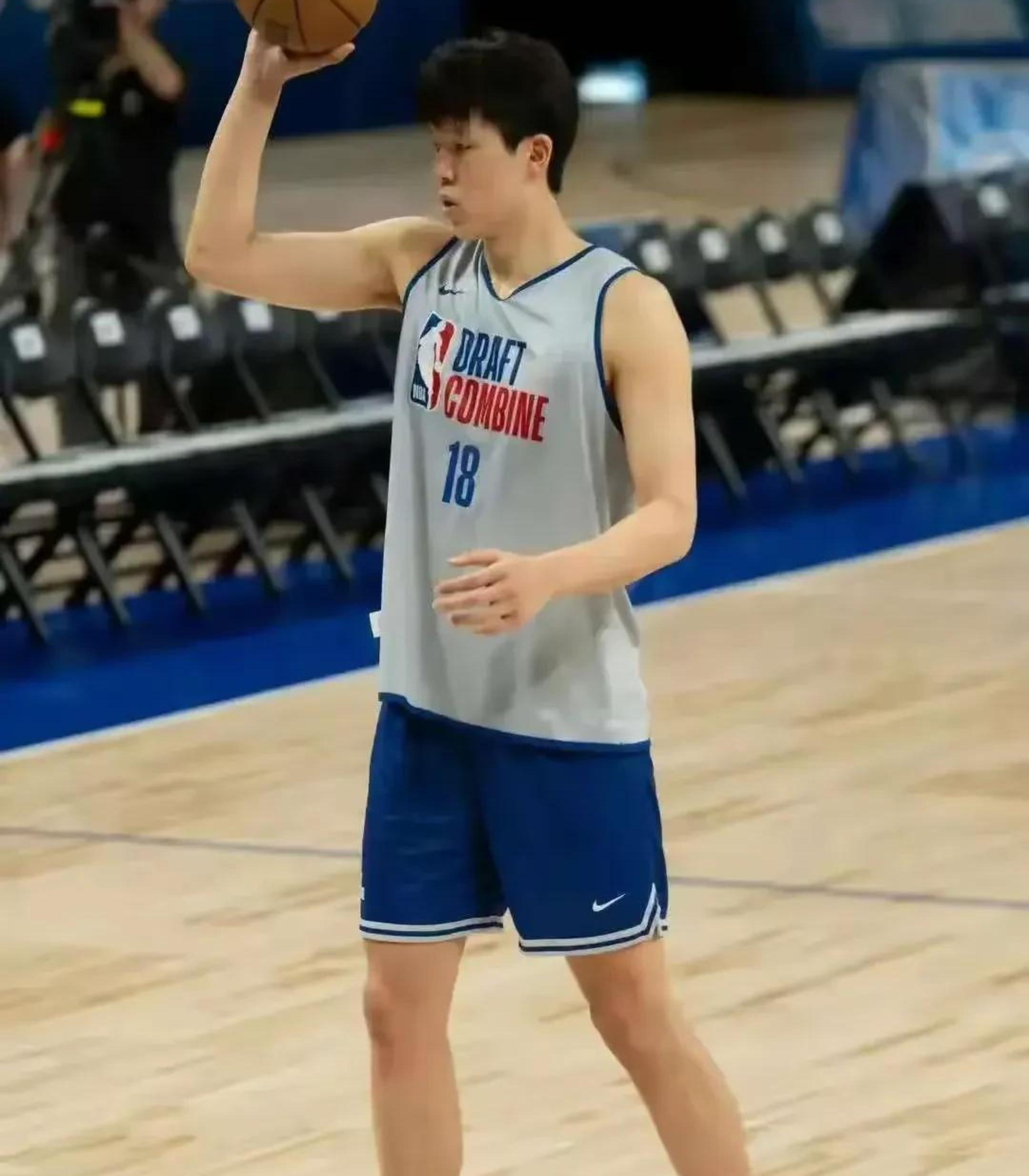 杨瀚森要提高篮板能力否则他很难超越克林根成为首发的简单介绍