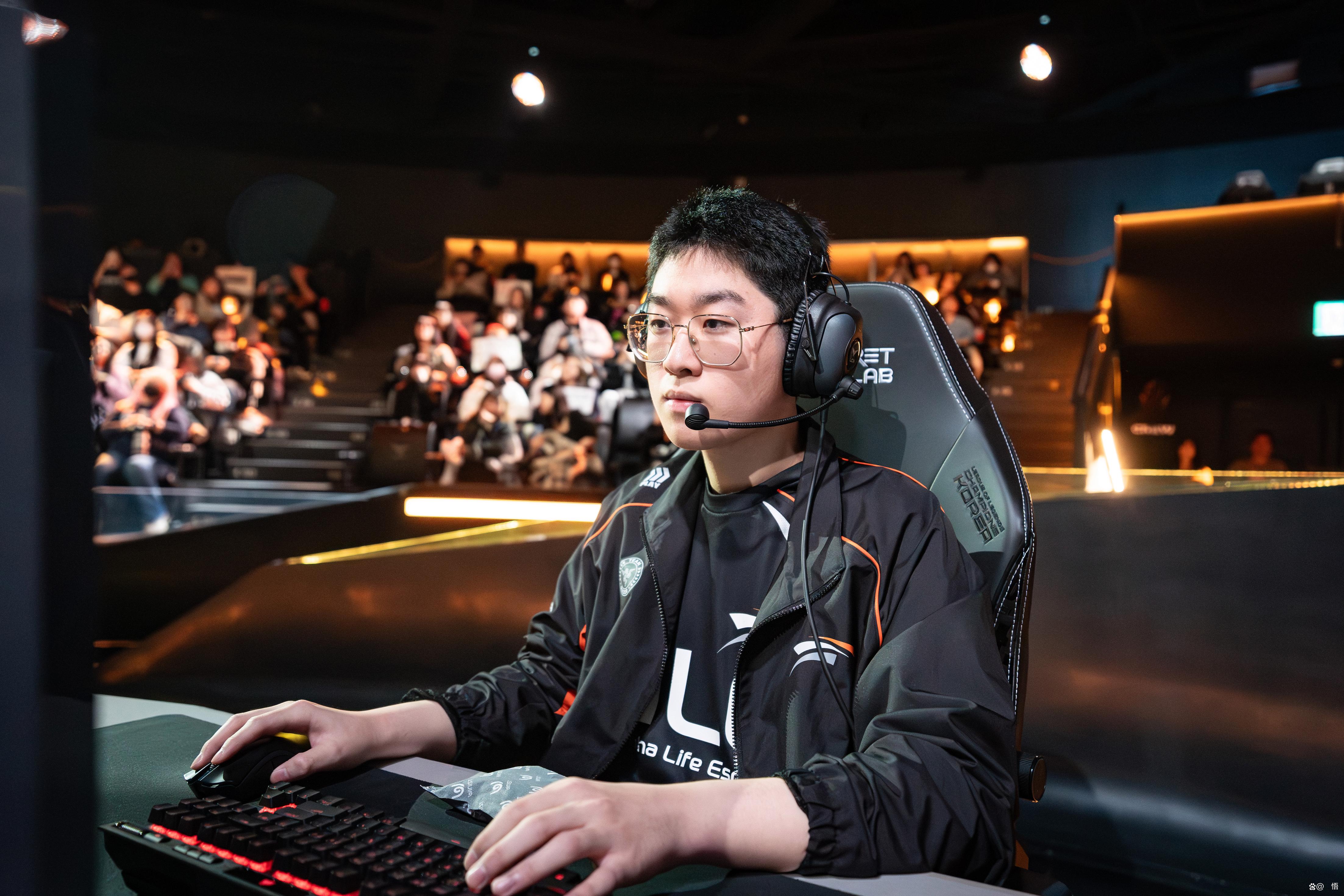 LOL：电竞世界杯HLE首秀！上单弱的CFO偏偏遇到了Zeus