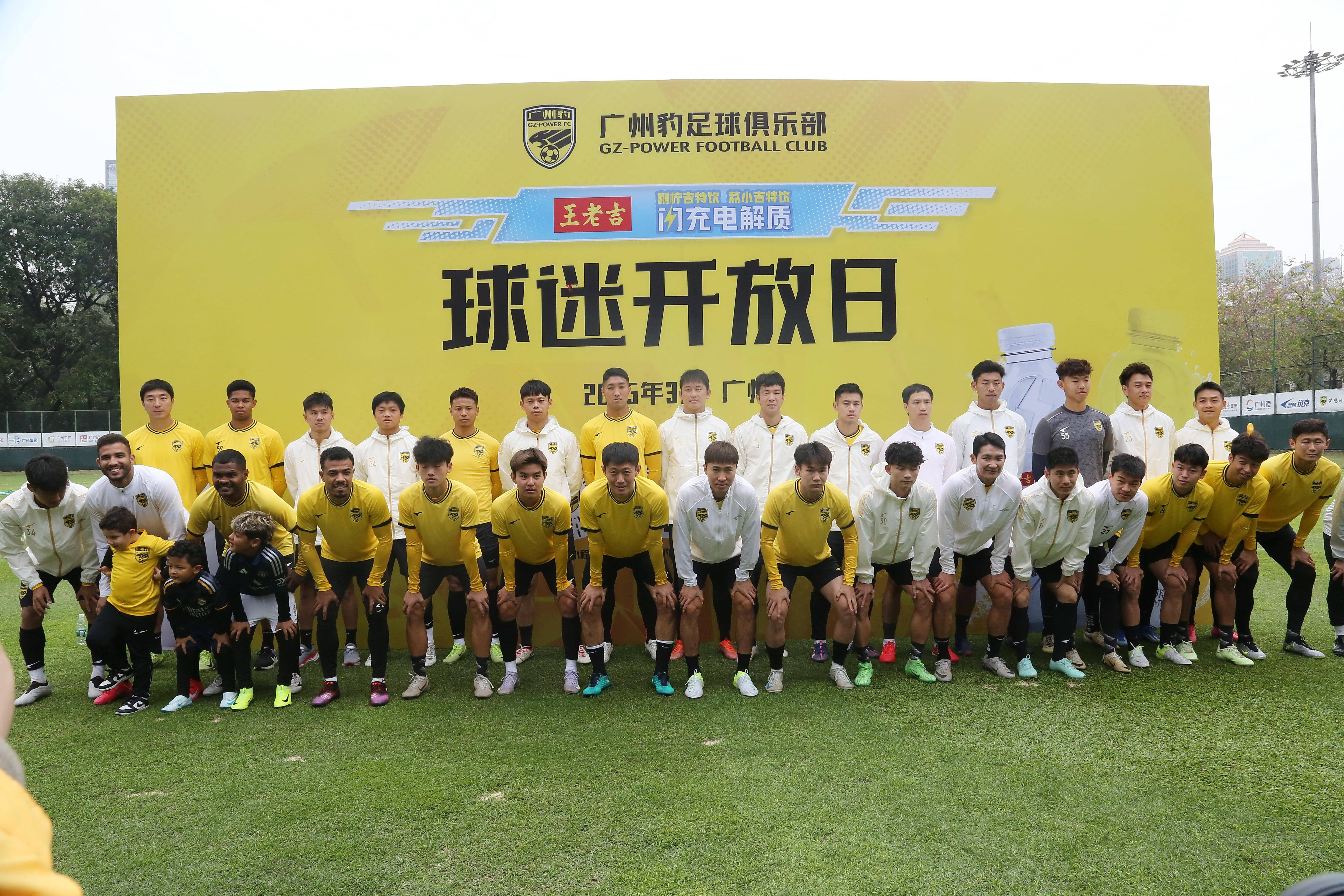 包含21岁中国香港球员仅两天遭解约中甲俱乐部考虑因辱骂中国球迷的词条