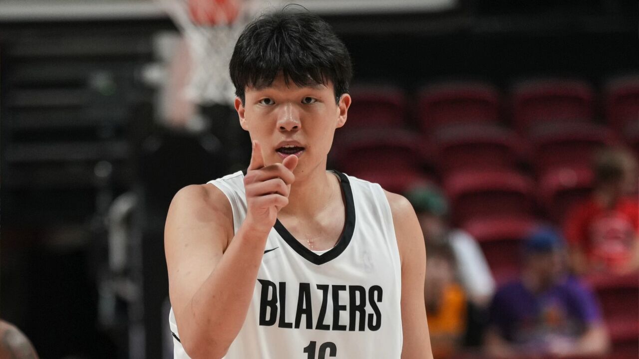 杨瀚森背靠背10+5+5失误夏联次战开拓者遭灰熊逆转